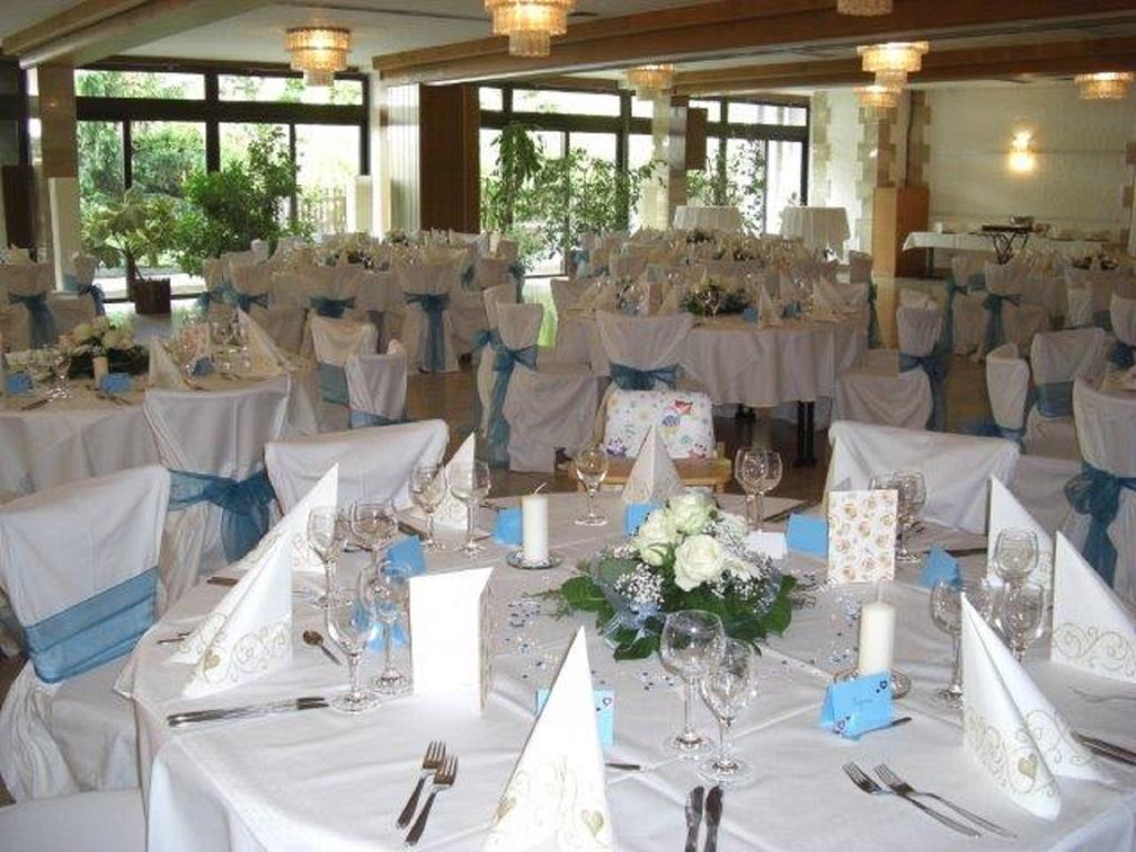 Eichenhof Hotel Gbr Eislingen Buitenkant foto